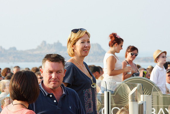 JR_BG_130826049A